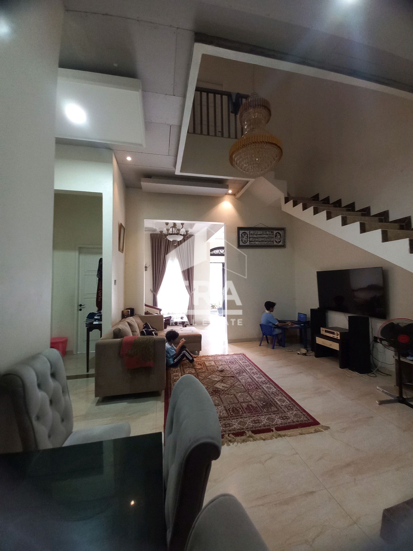 interior 8
