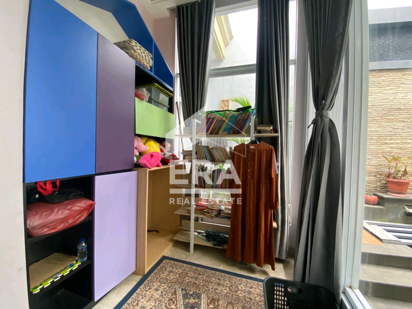interior 8