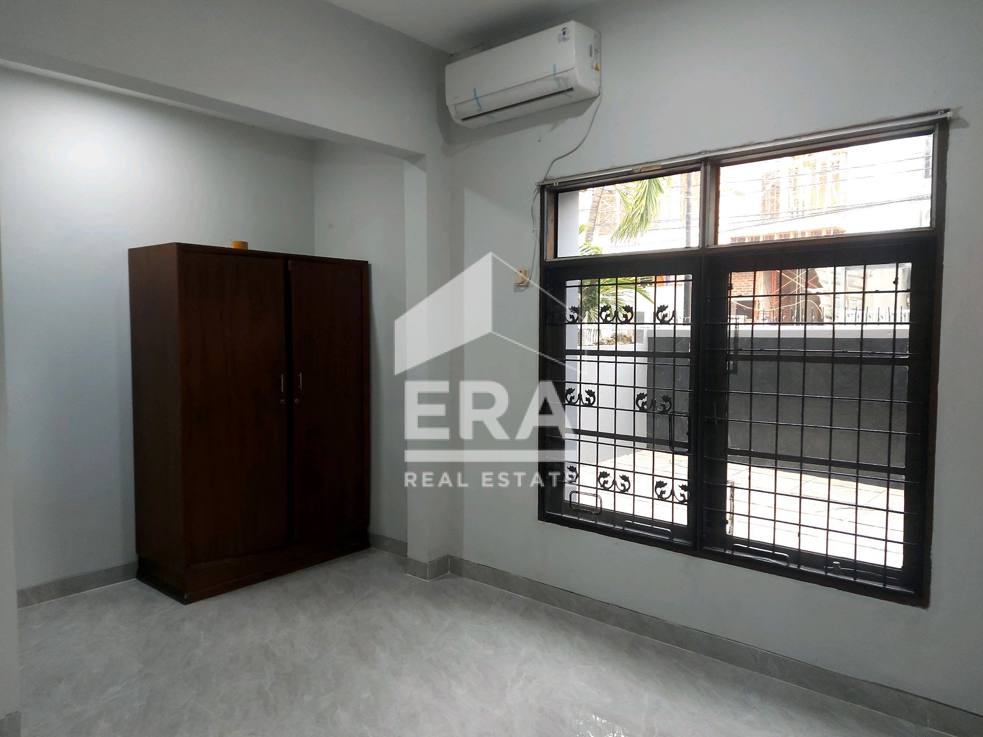interior 8