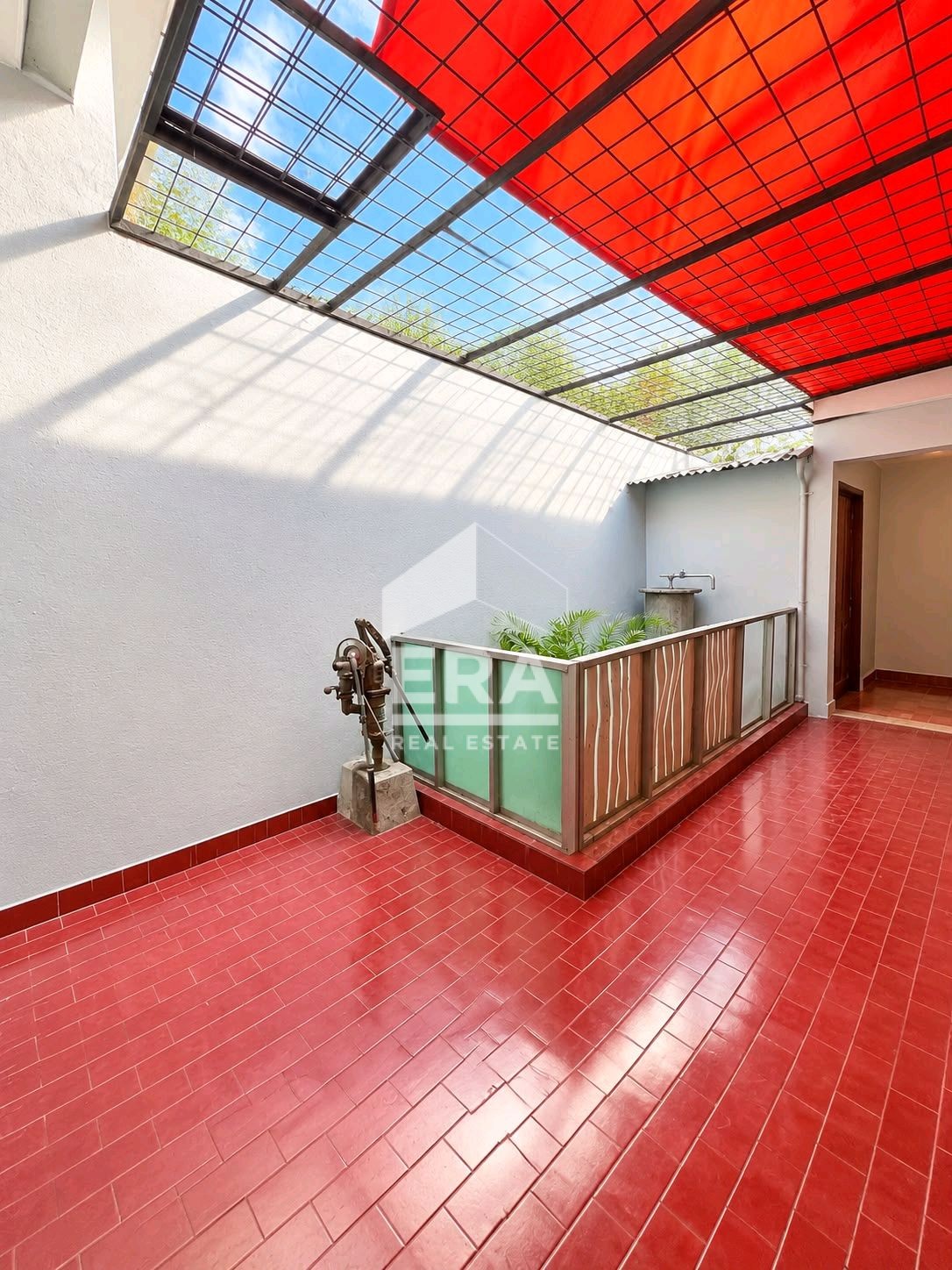 interior 6