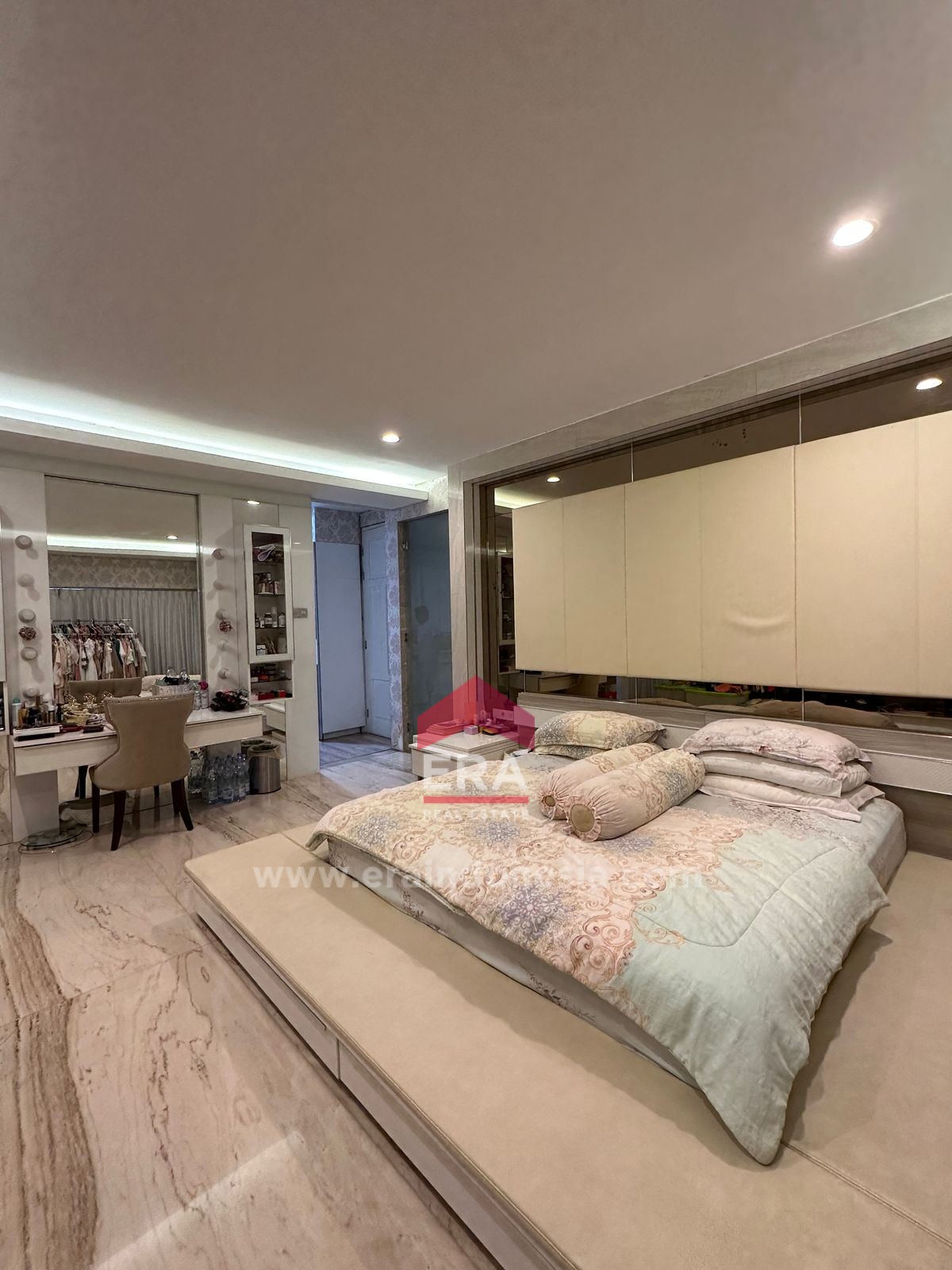 interior 16