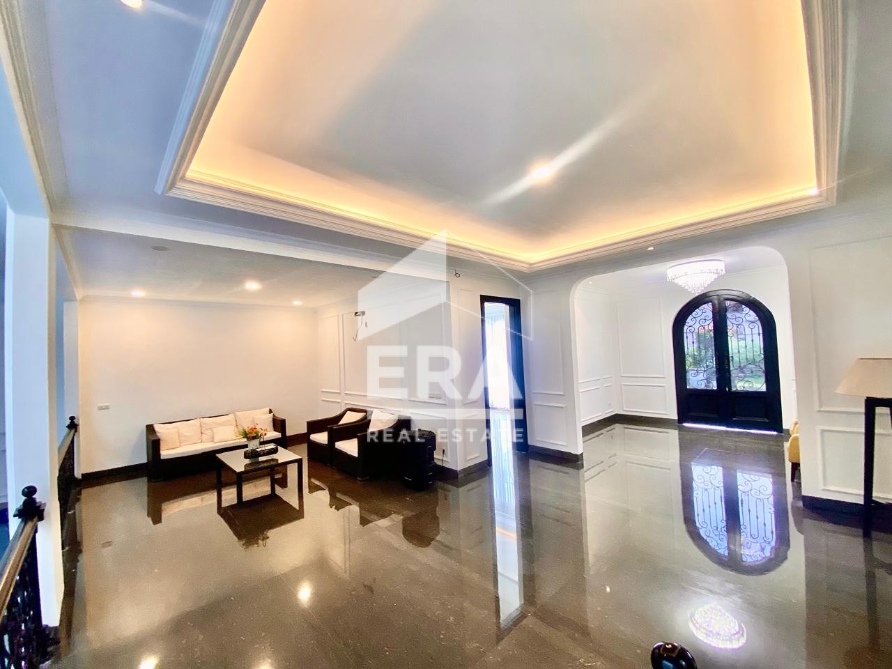 interior 8