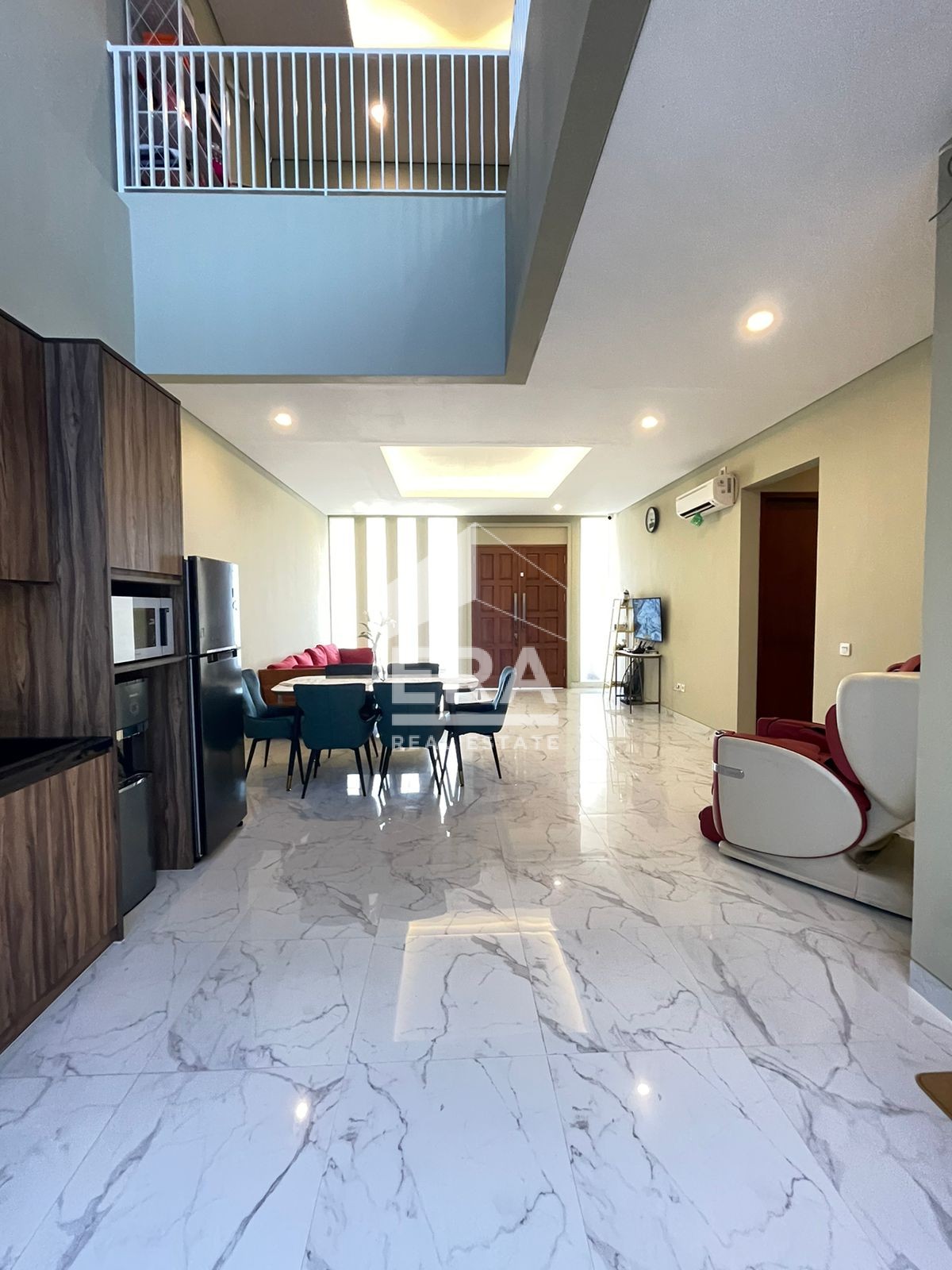 interior 8