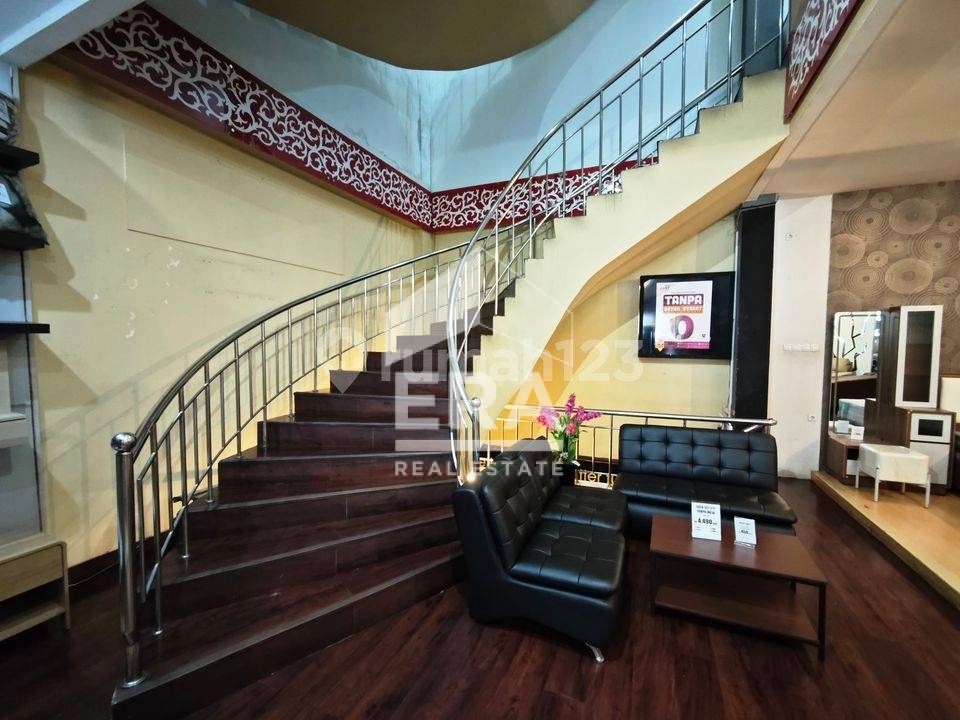 interior 11