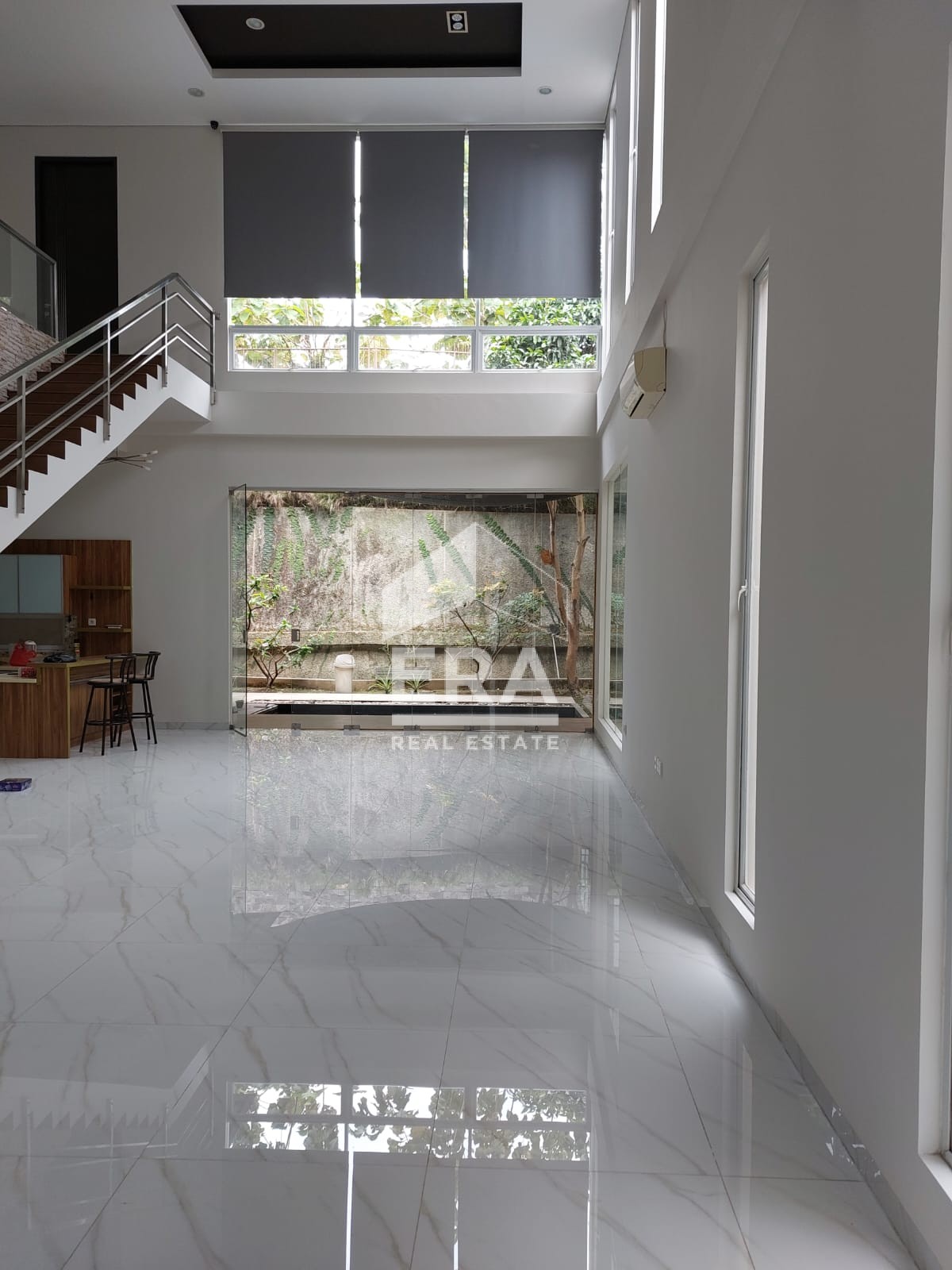 interior 10