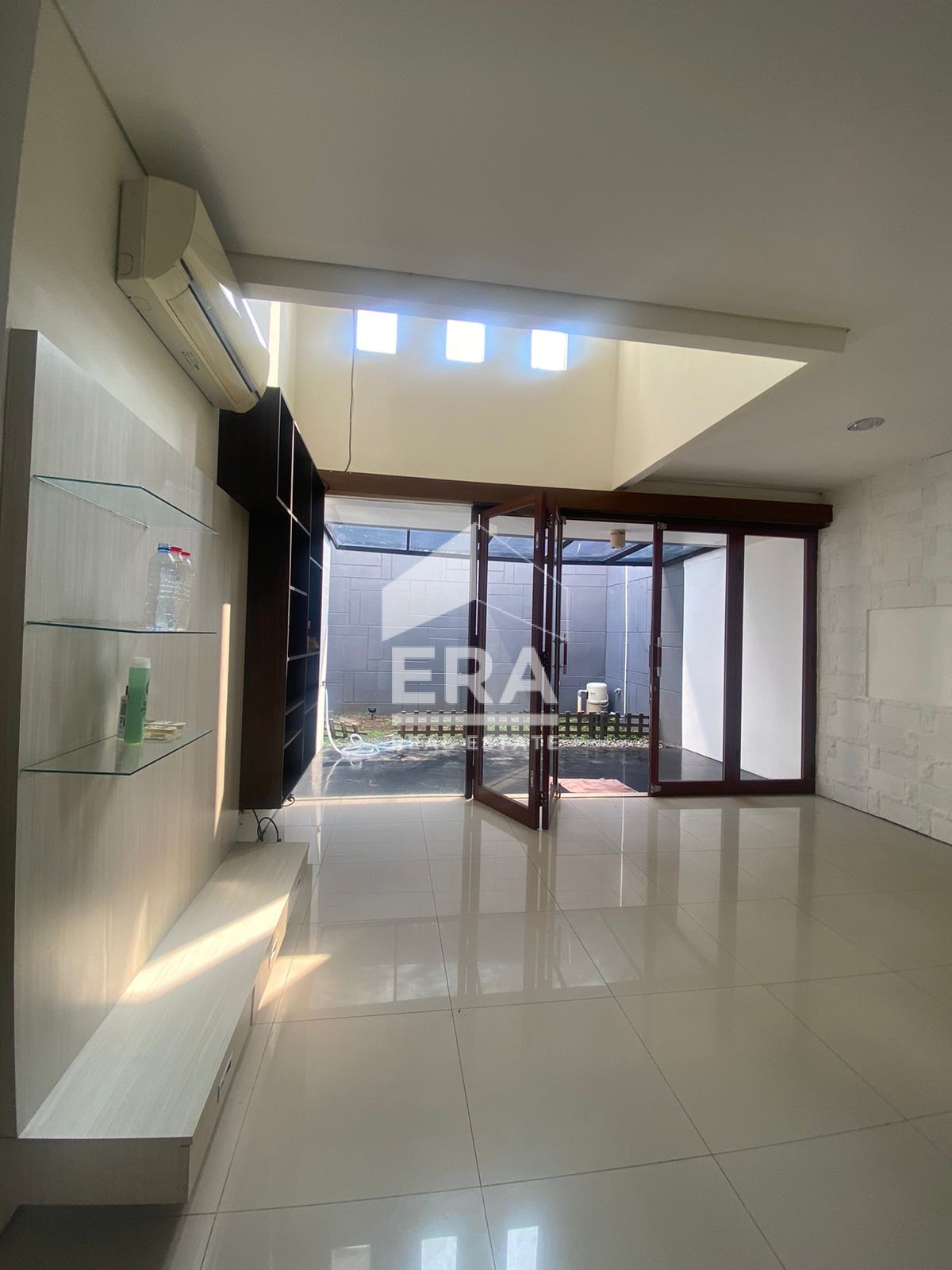 interior 10