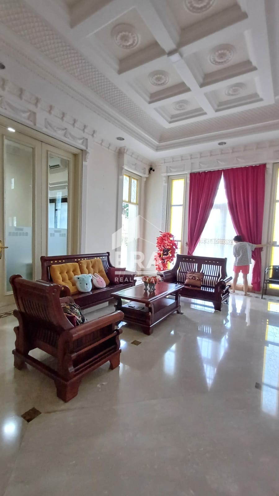 interior 16