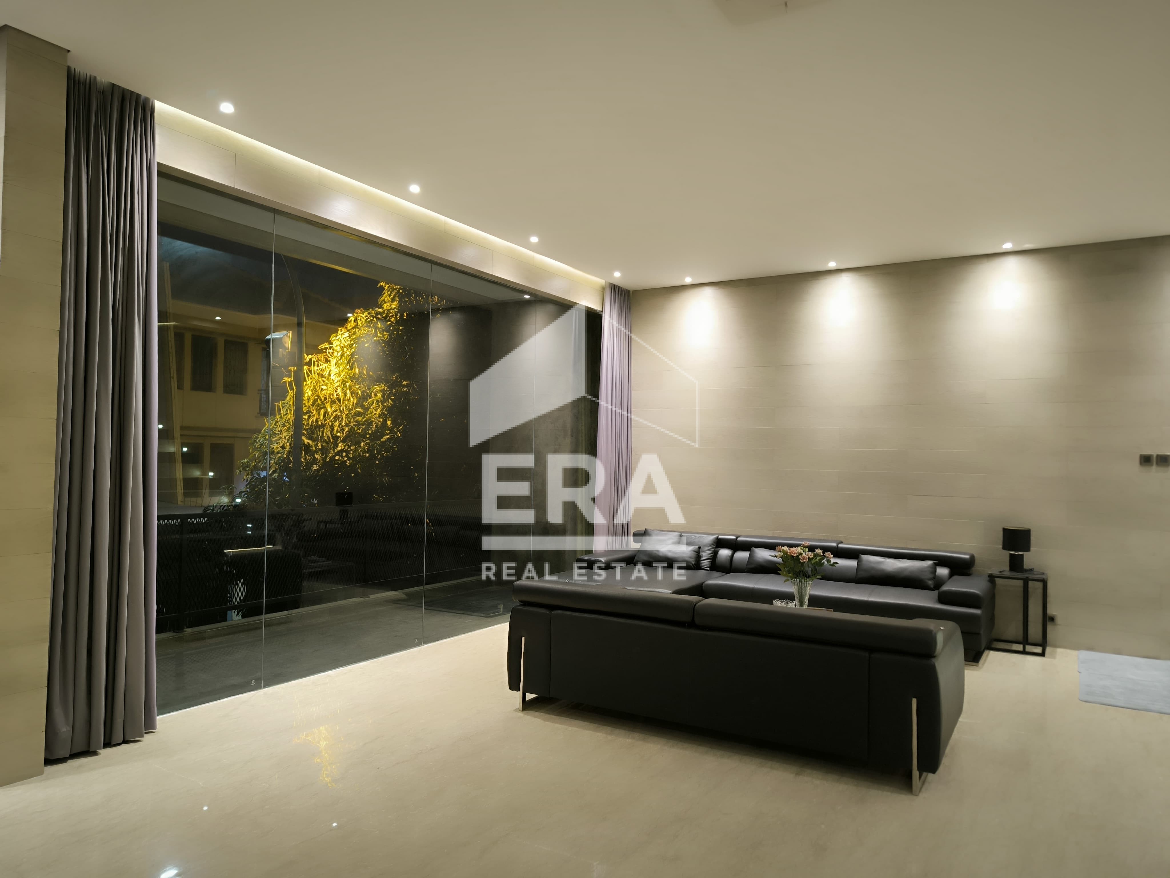 interior 8