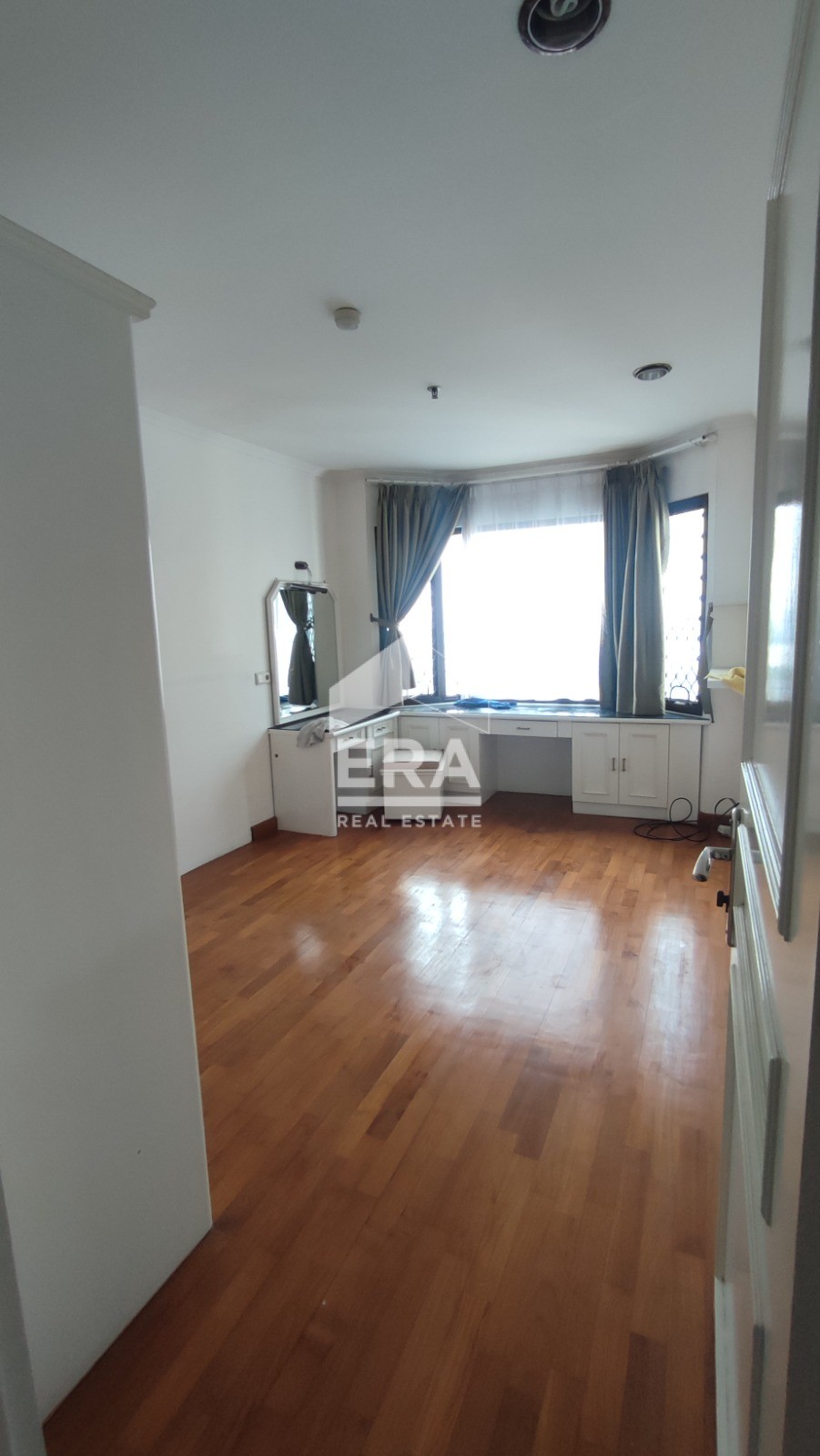 interior 10