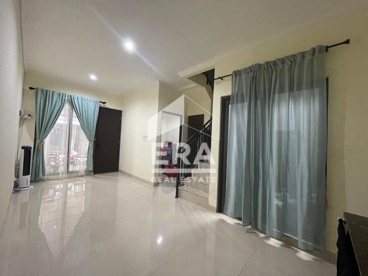 interior 8