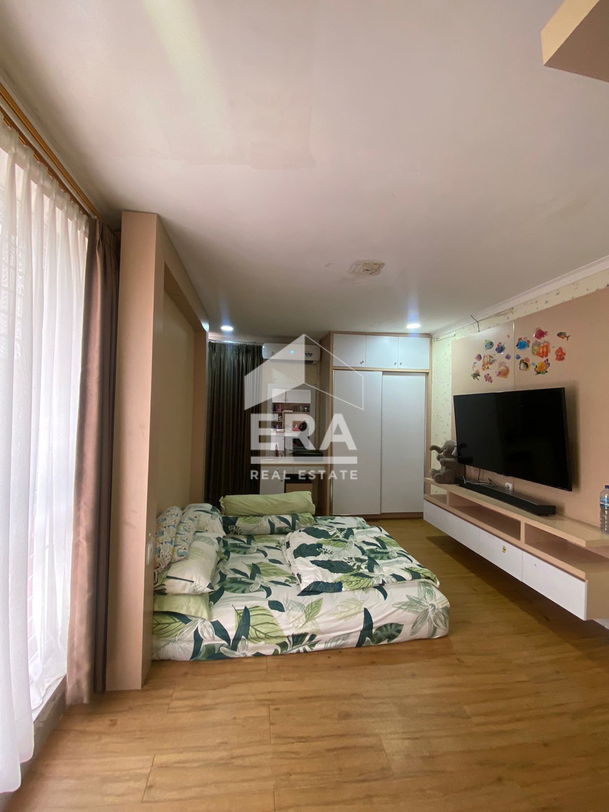 interior 8
