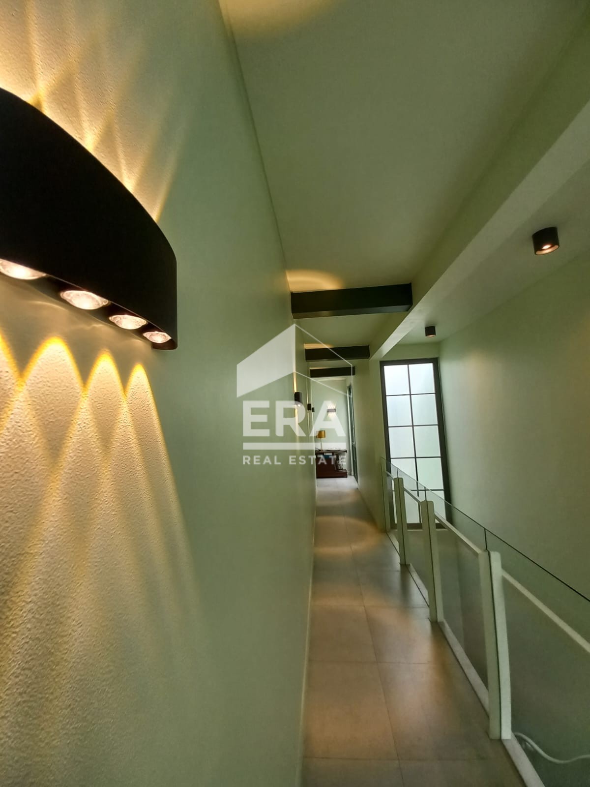 interior 10