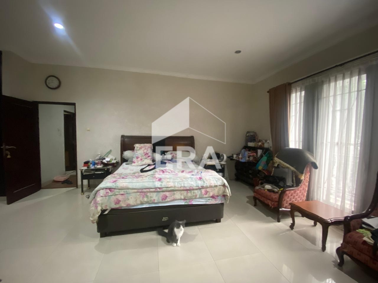 interior 16