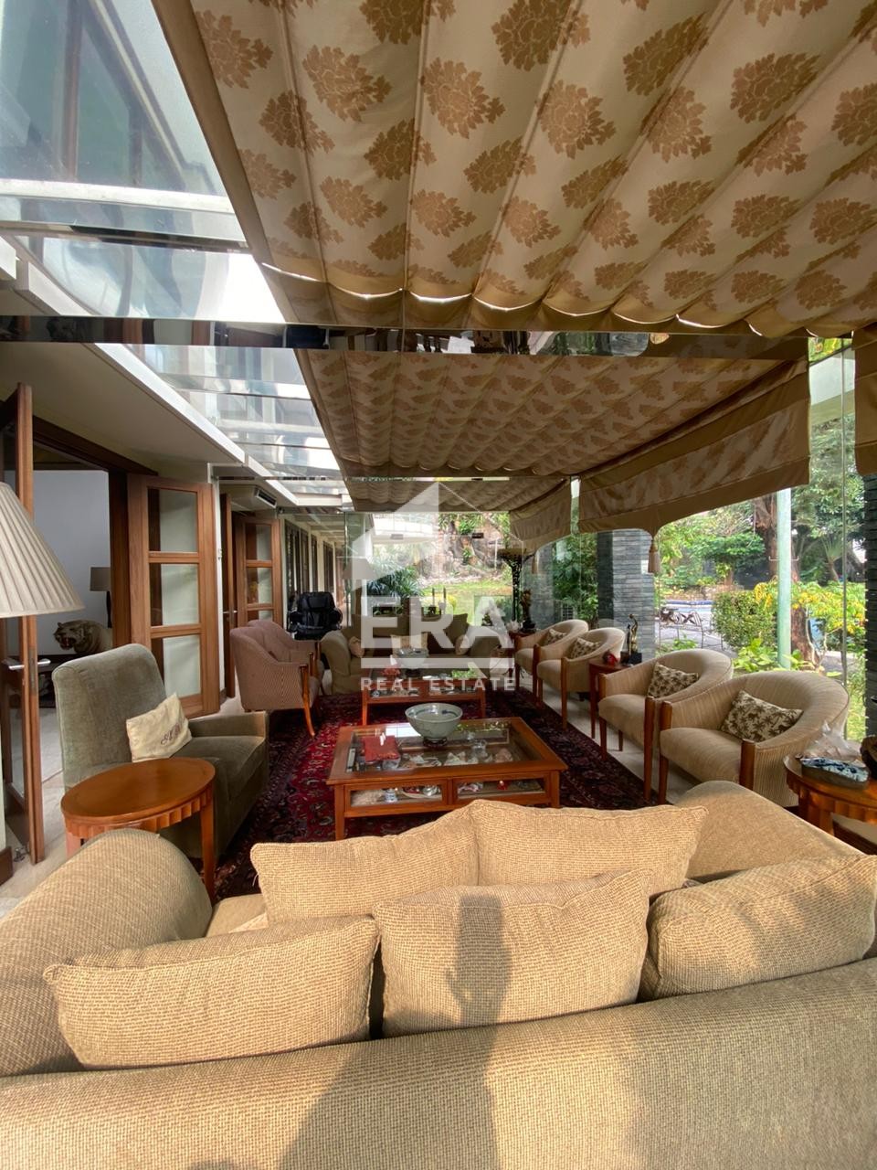 interior 8