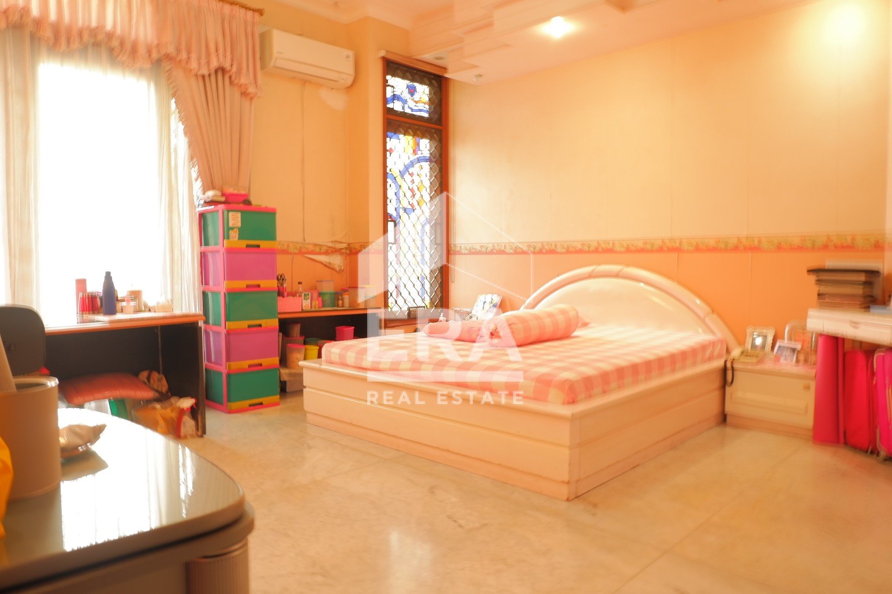 interior 8
