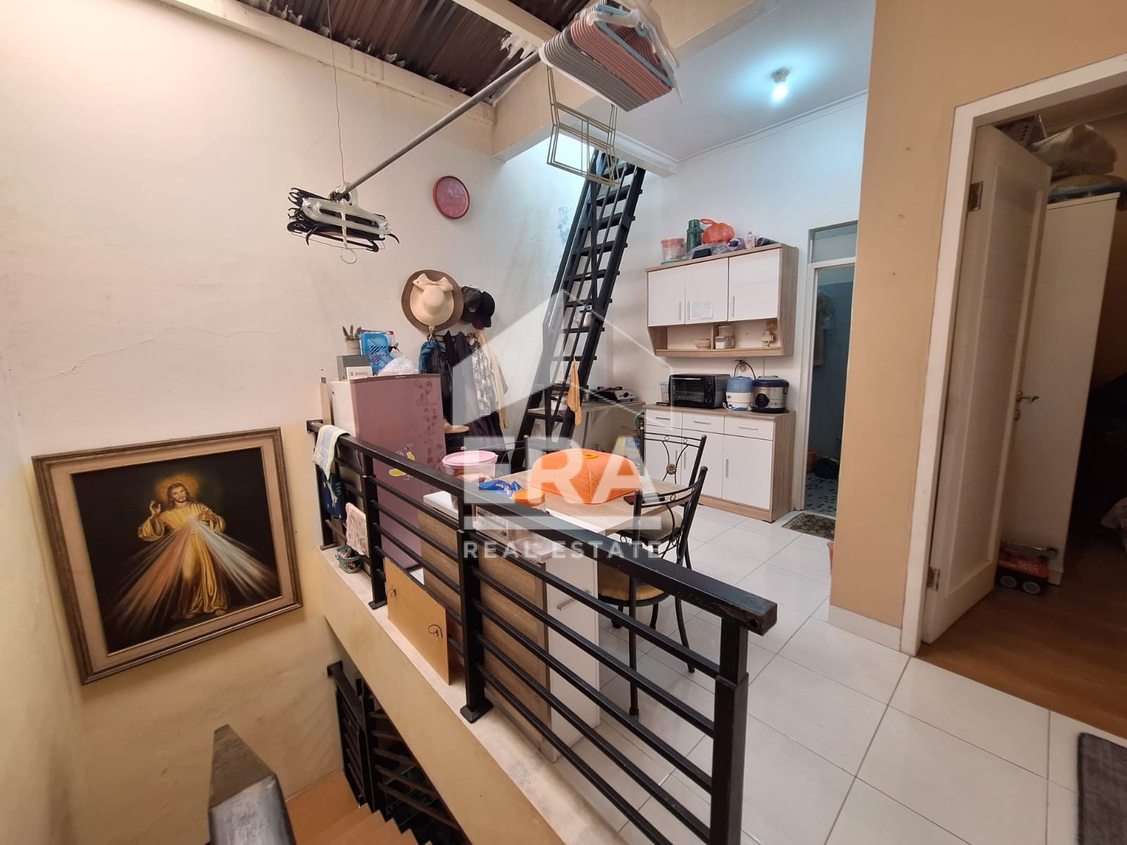 interior 8