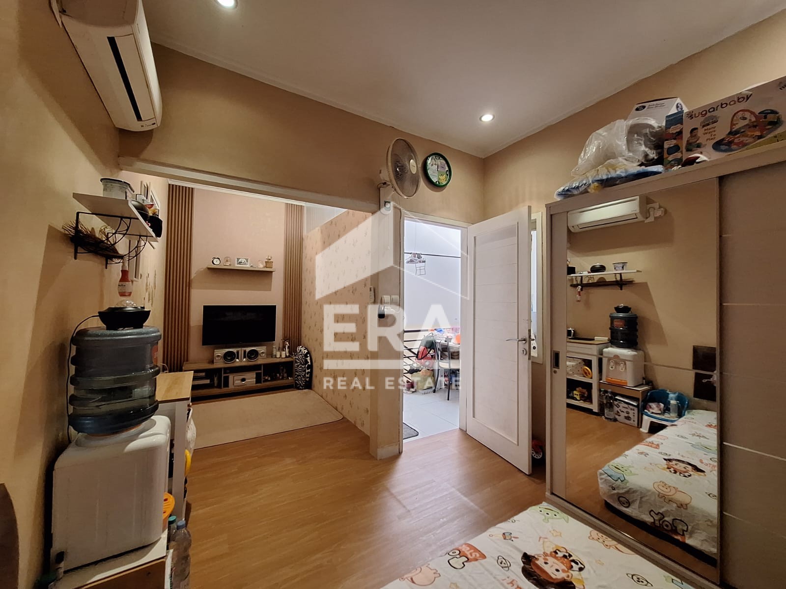 interior 10