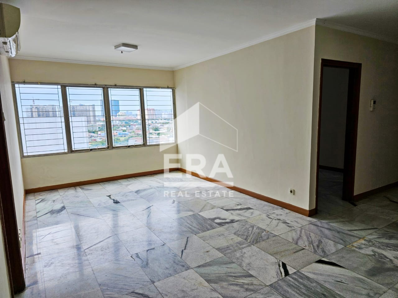 interior 8