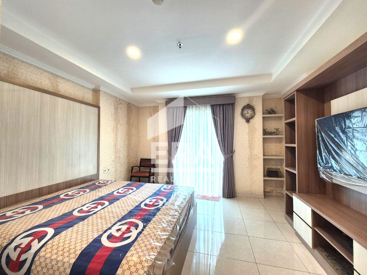 interior 10