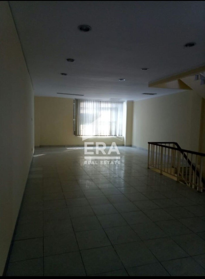 interior 8