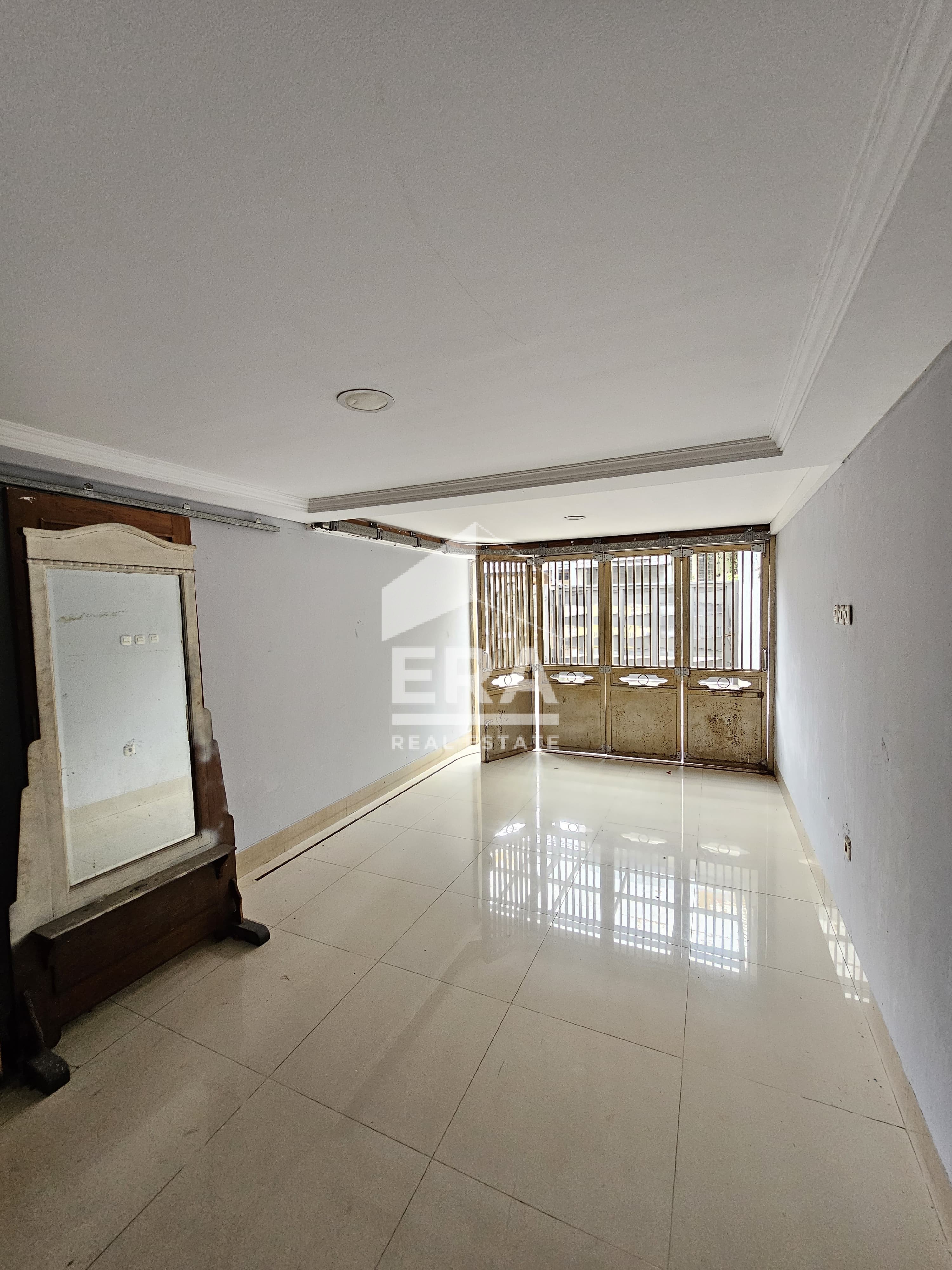 interior 8