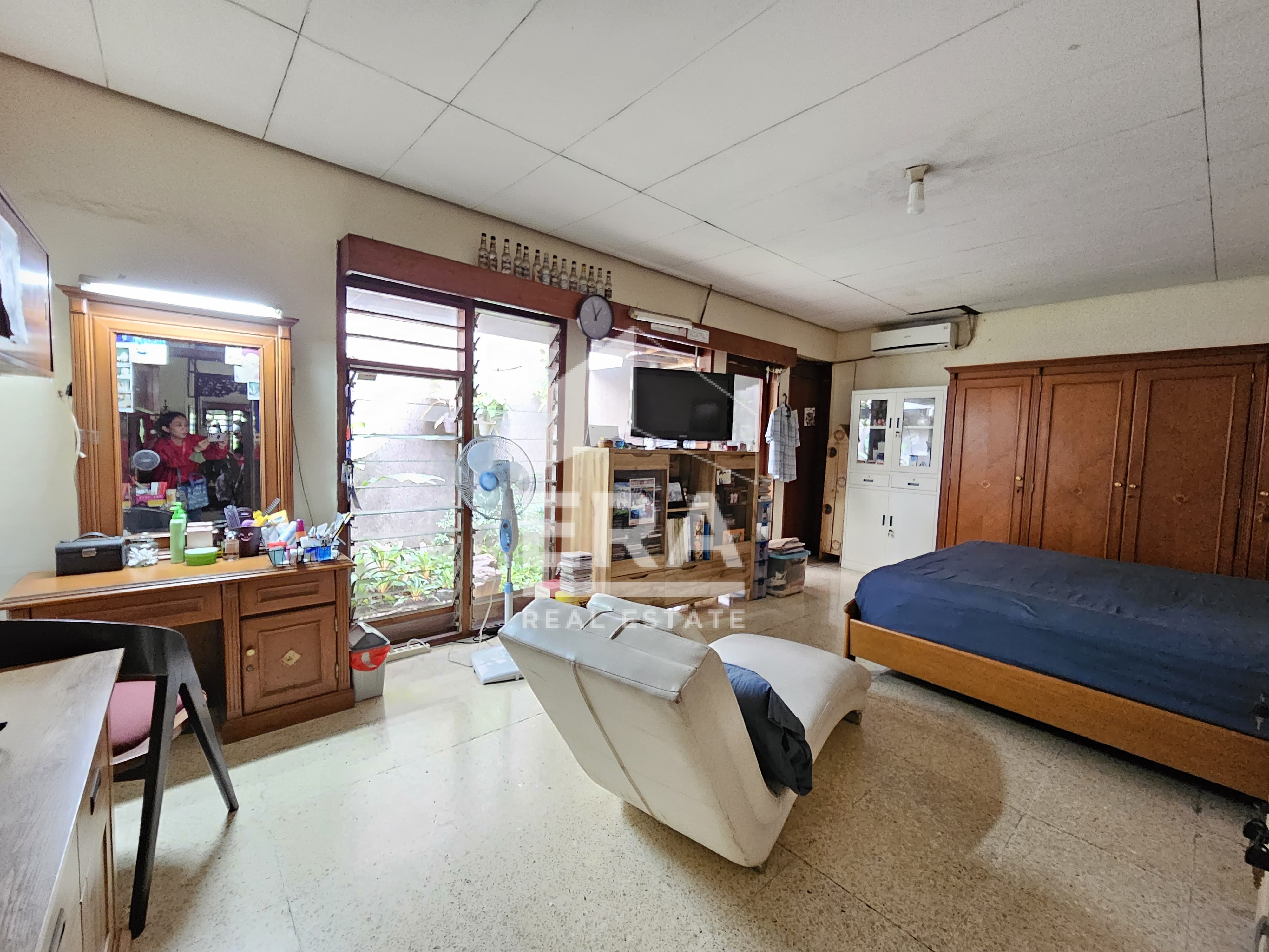 interior 10