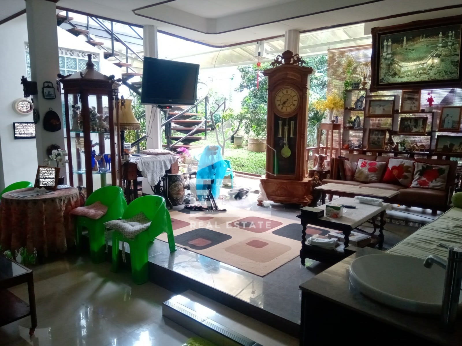 interior 11