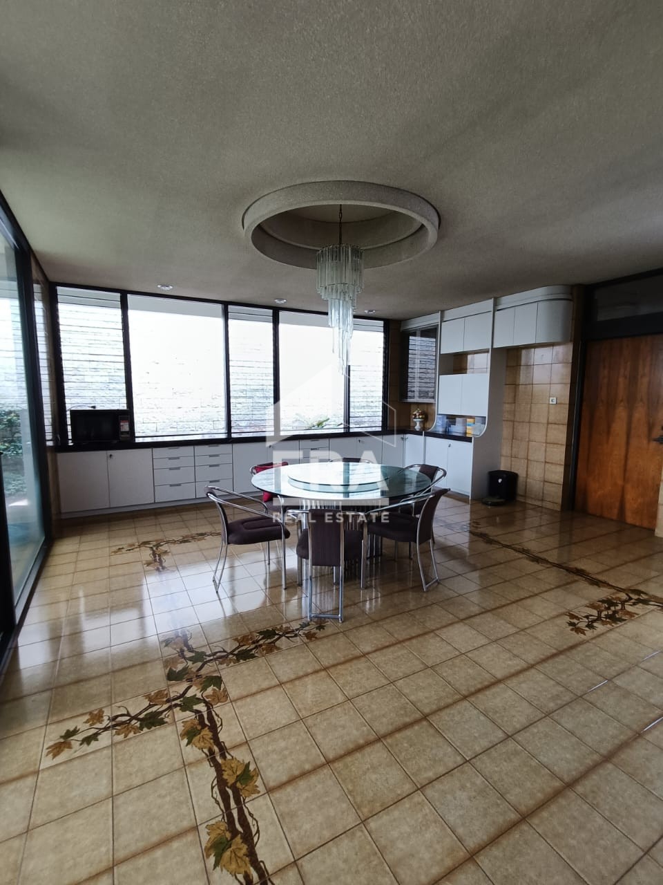 interior 8
