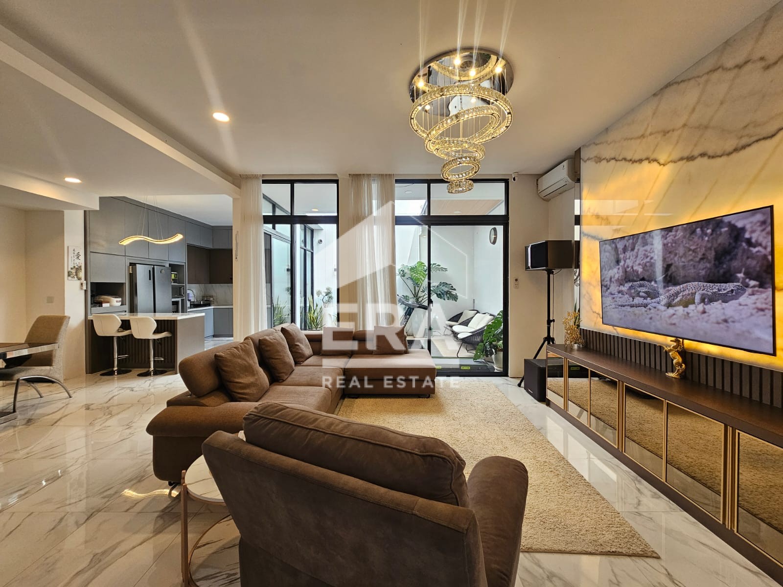 interior 8