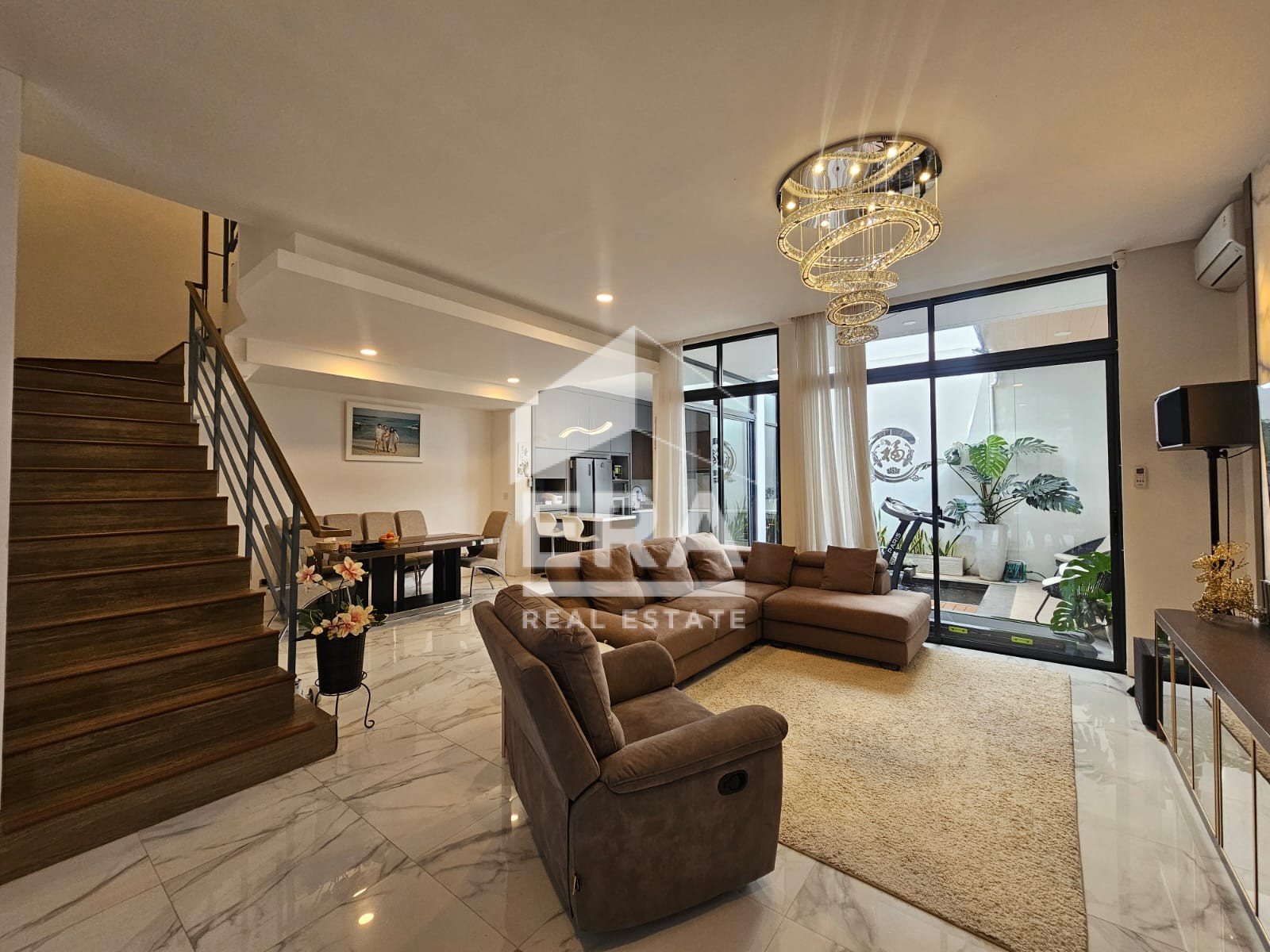 interior 10