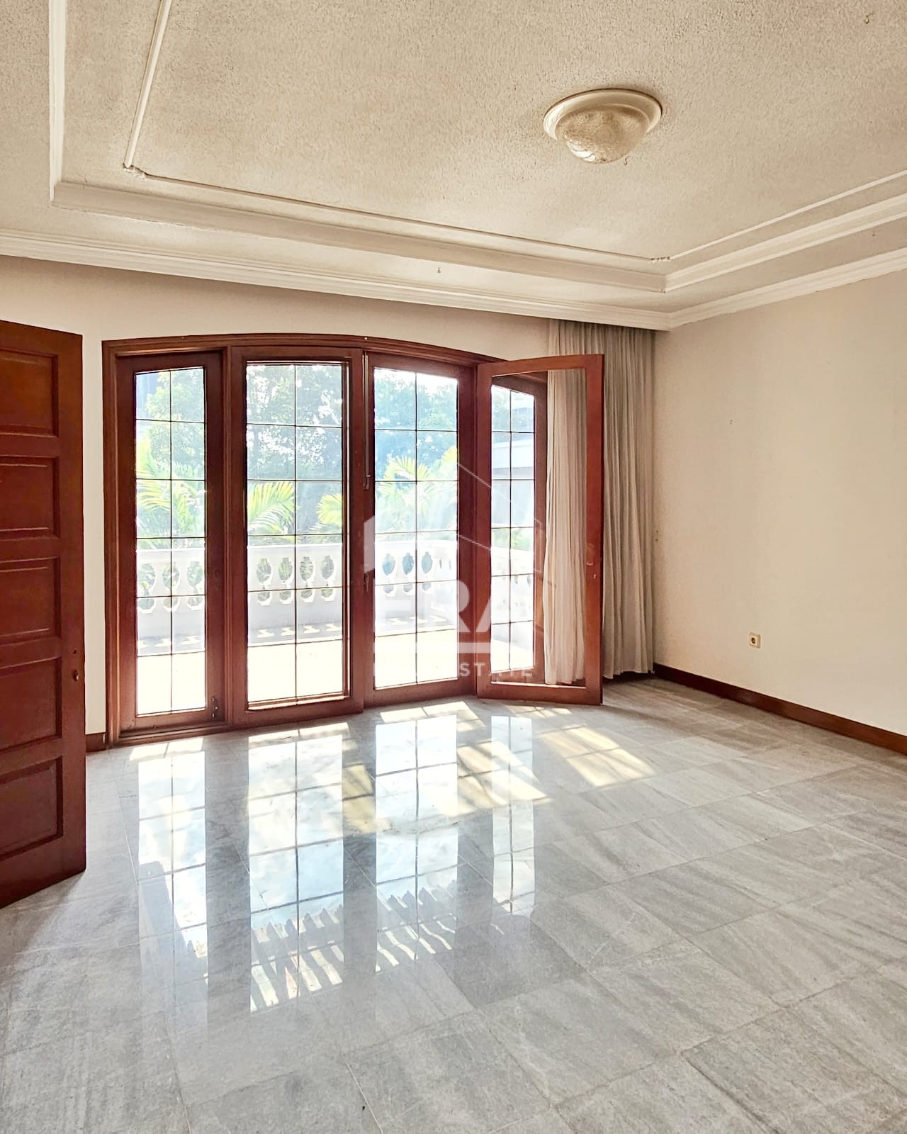 interior 12