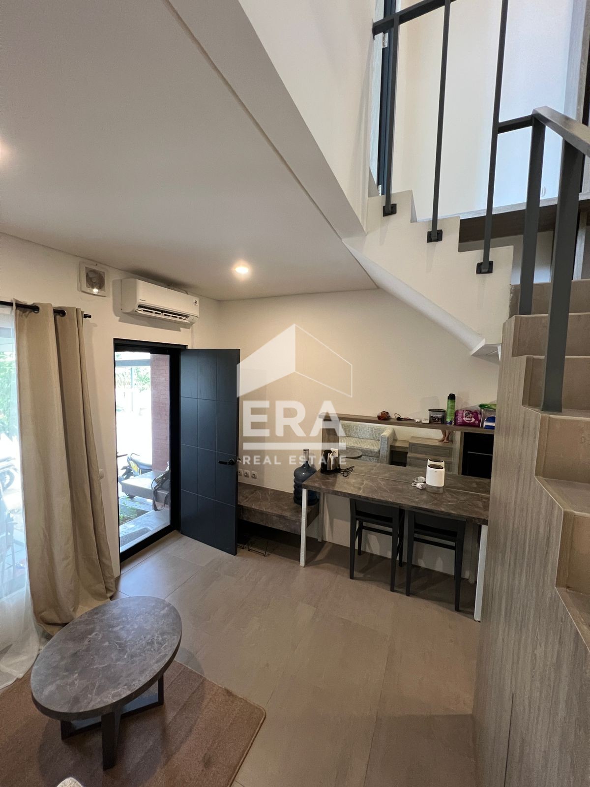 interior 8