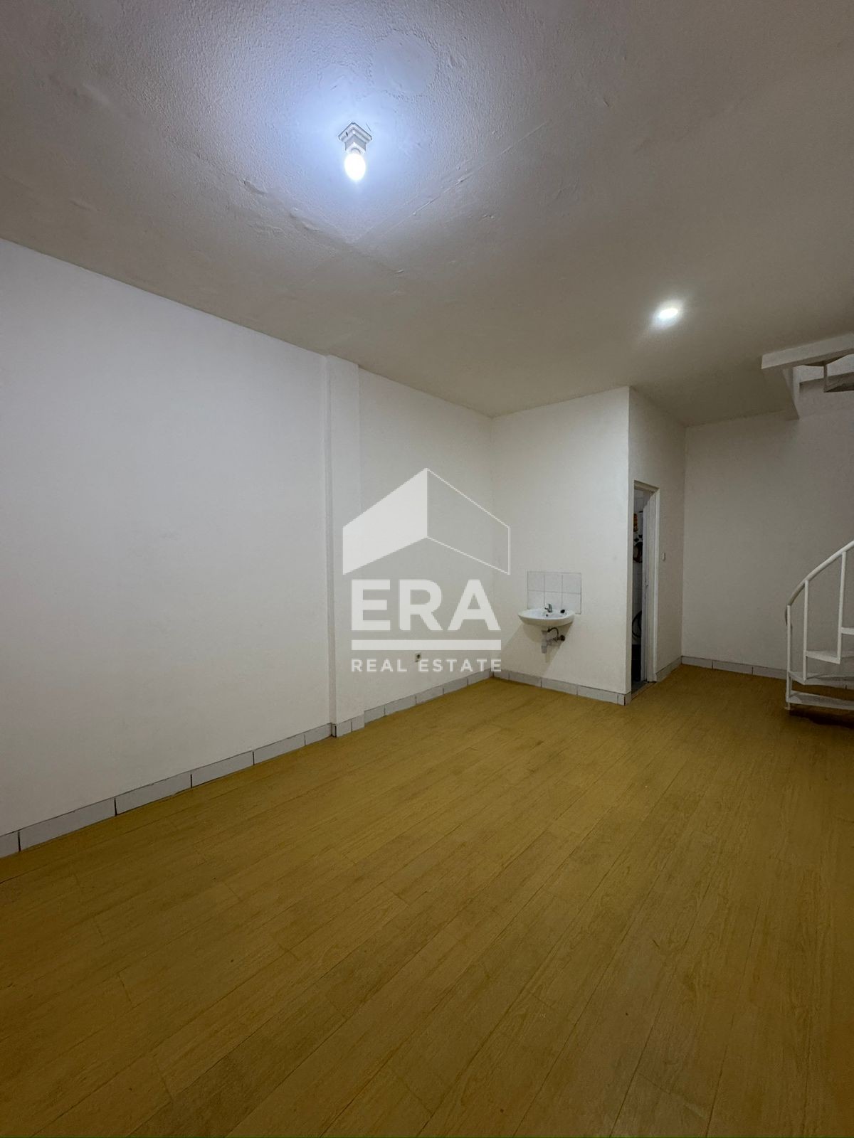 interior 8