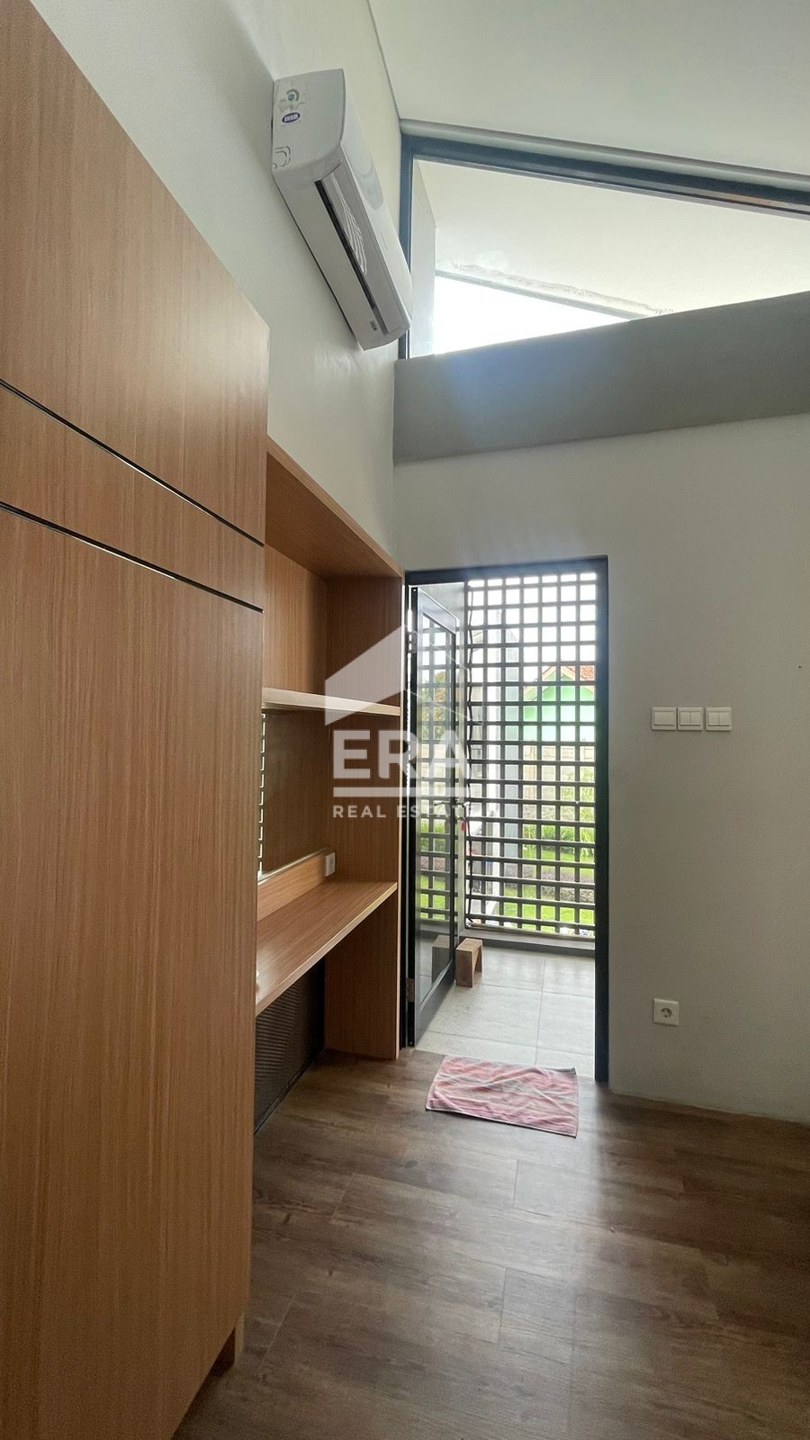 interior 8