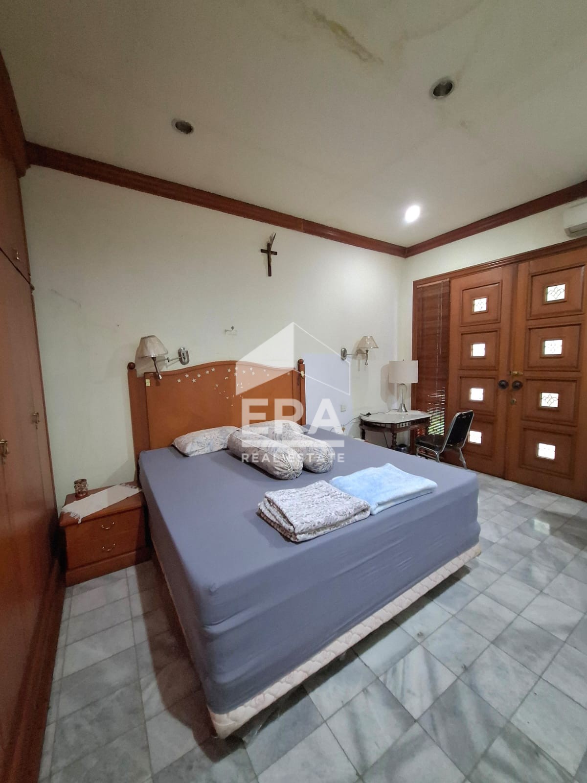 interior 8
