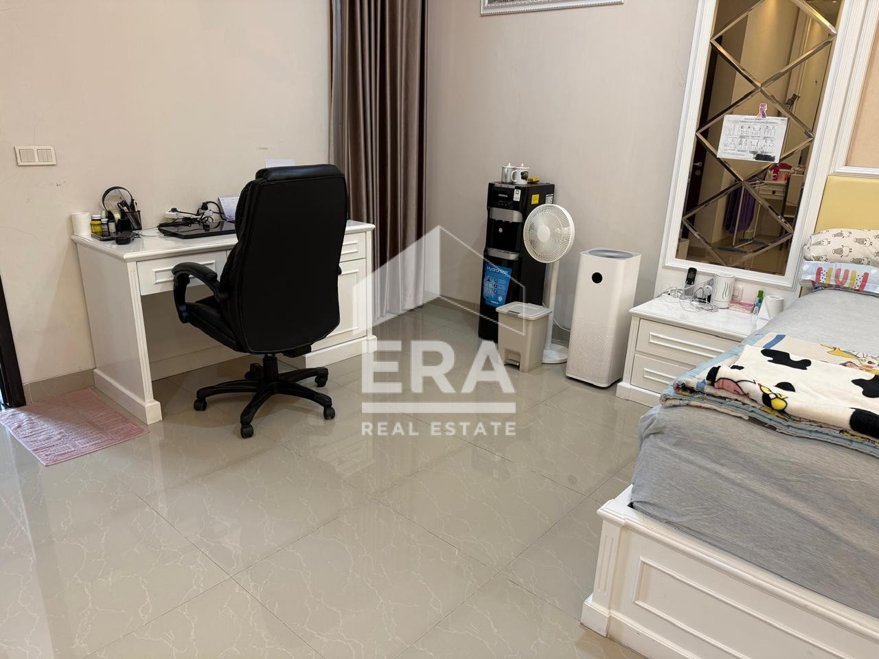 interior 6