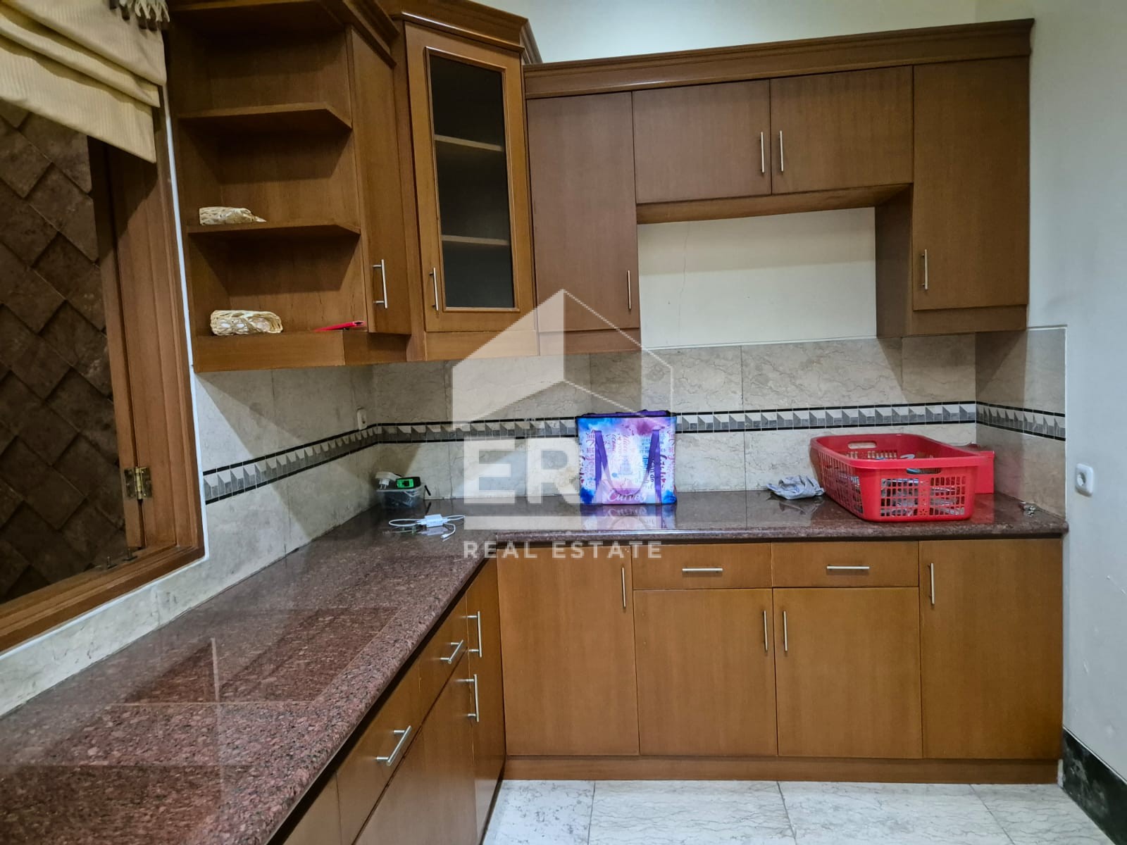 interior 8
