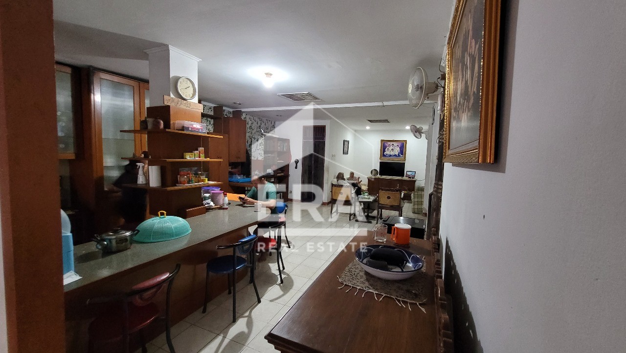 interior 8