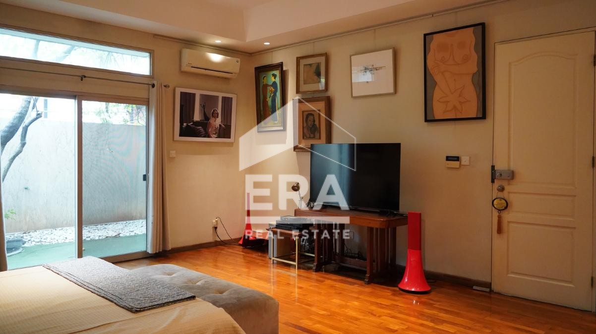 interior 8