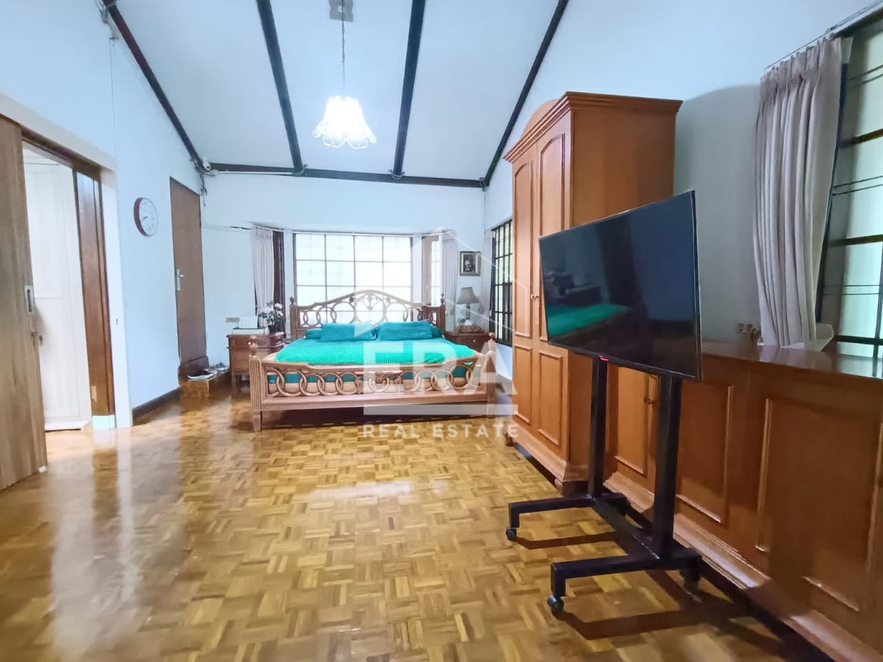 interior 18