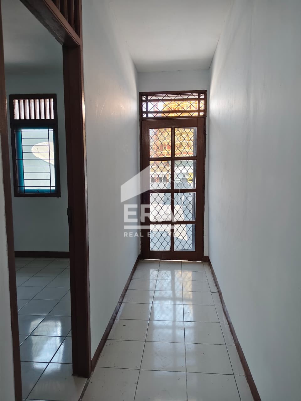 interior 8