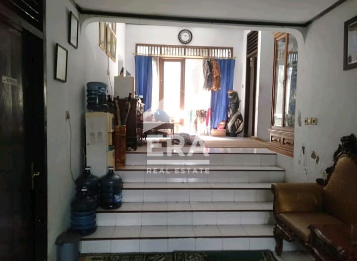 interior 8