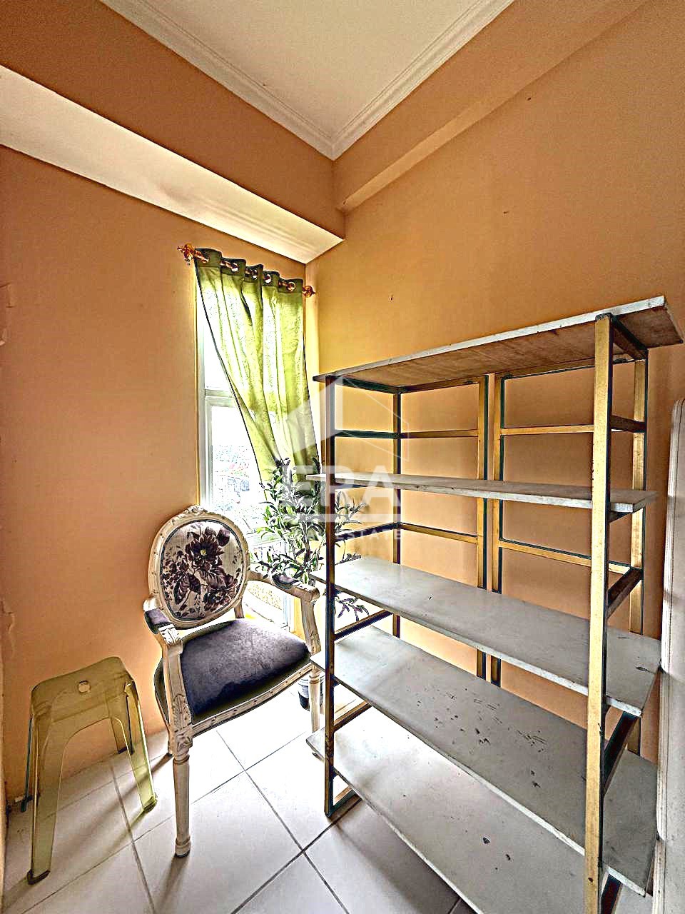 interior 8