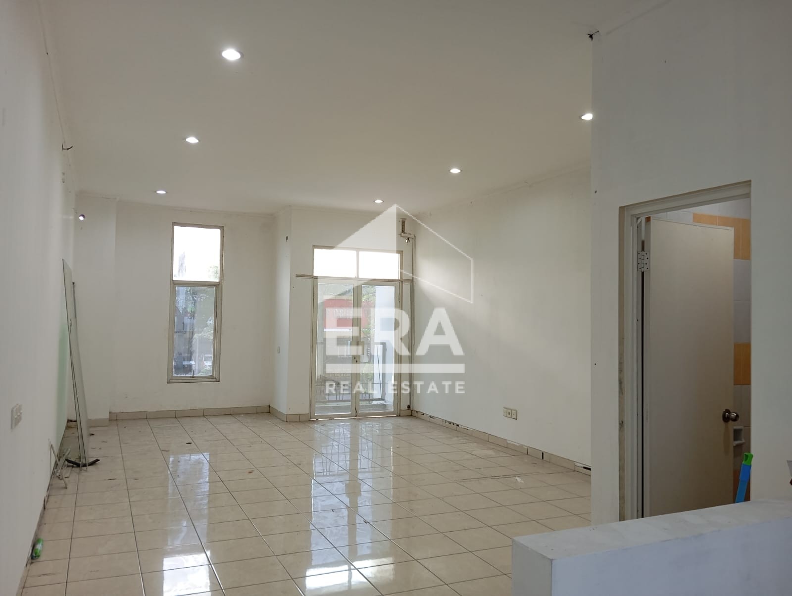 interior 8
