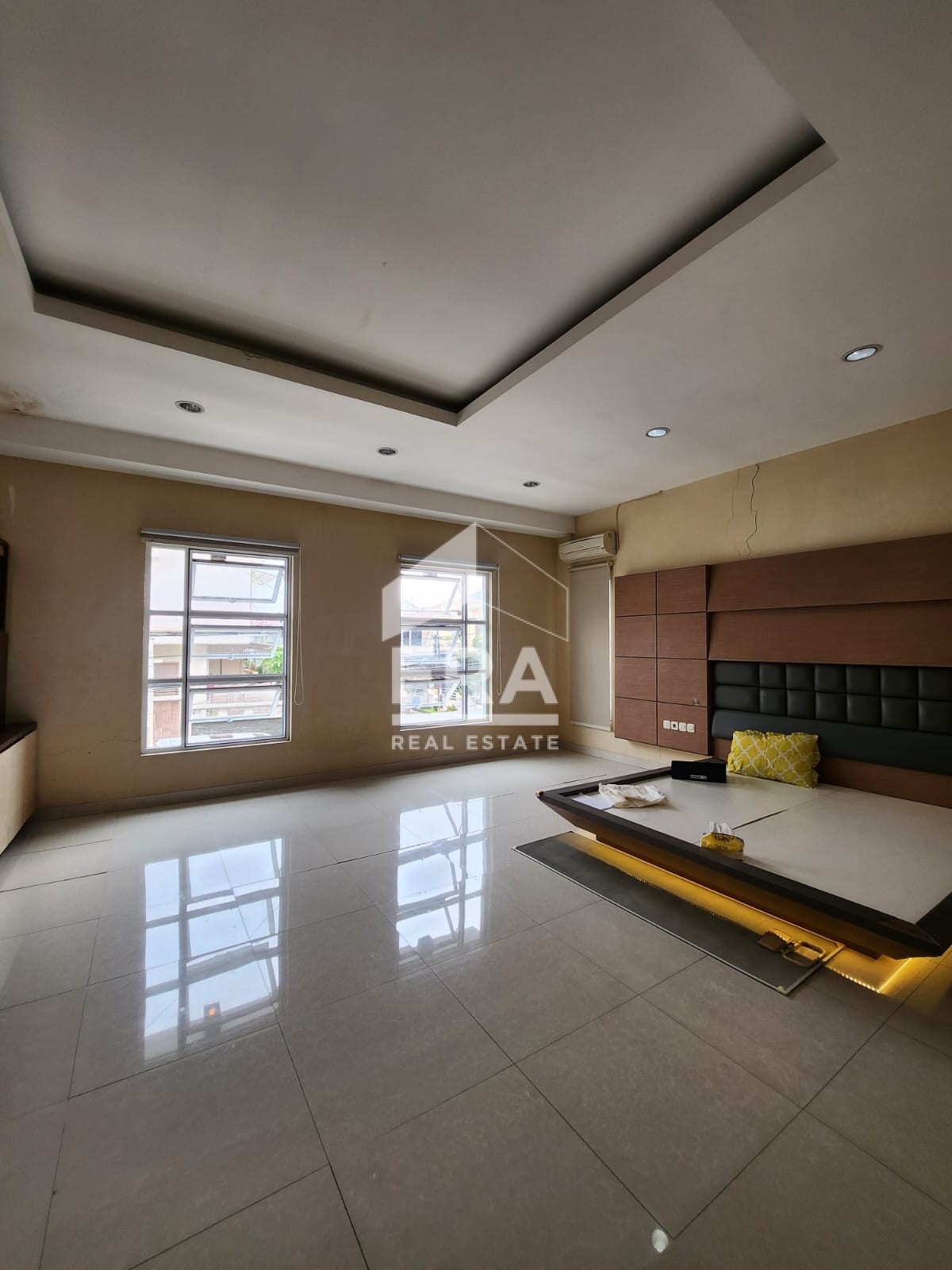 interior 8