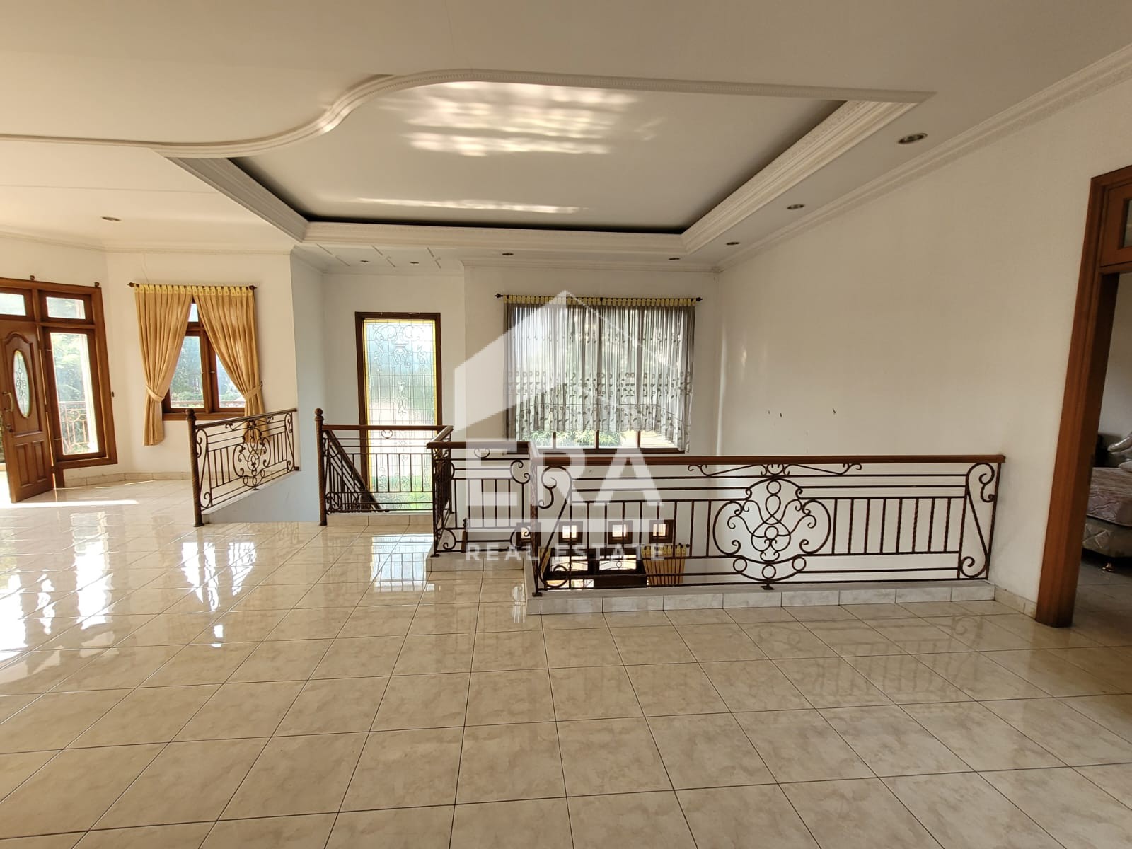 interior 8