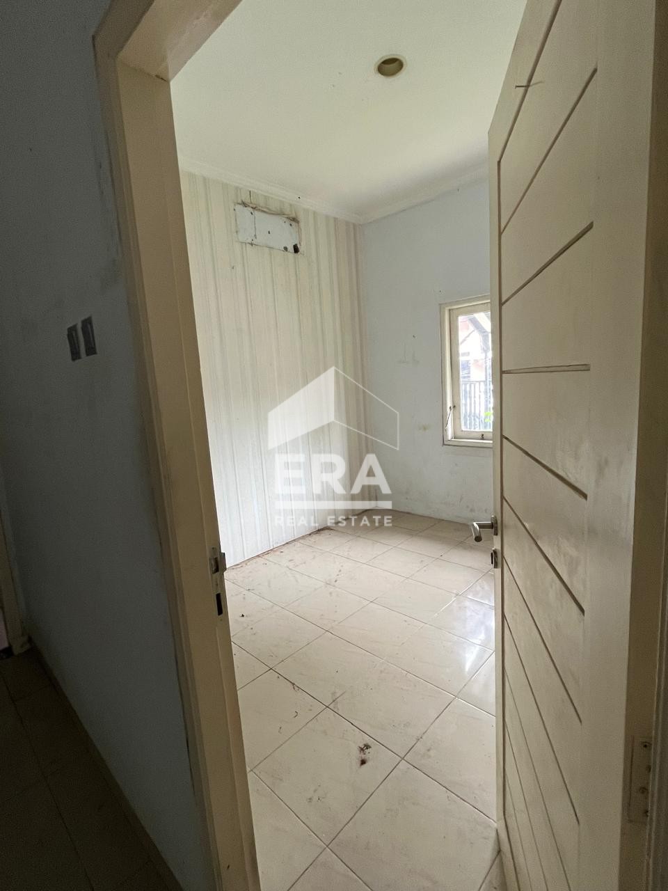 interior 8