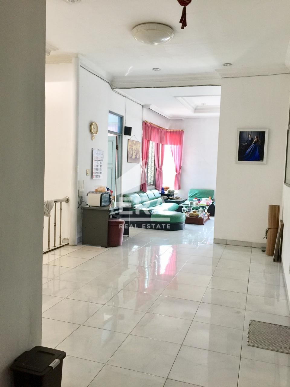 interior 8