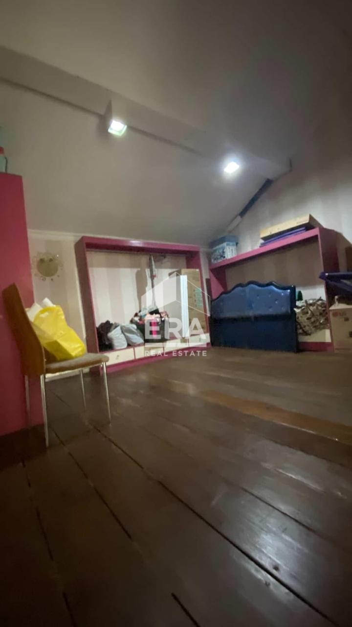 interior 8