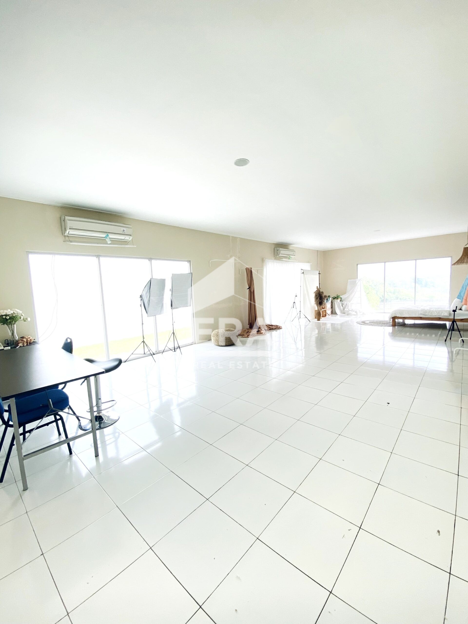 interior 8